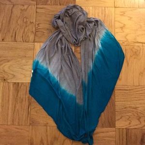 Chan Luu ombré scarf